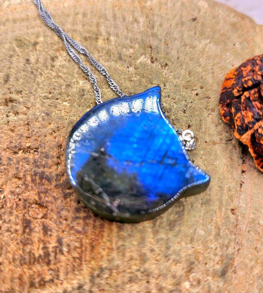 Nature Labradorite Carved Flashy Cat Dish Pendant Necklace.