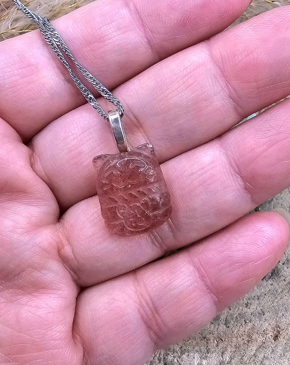 Nature Strawberry Quartz Lucky Cat Pendant Necklace