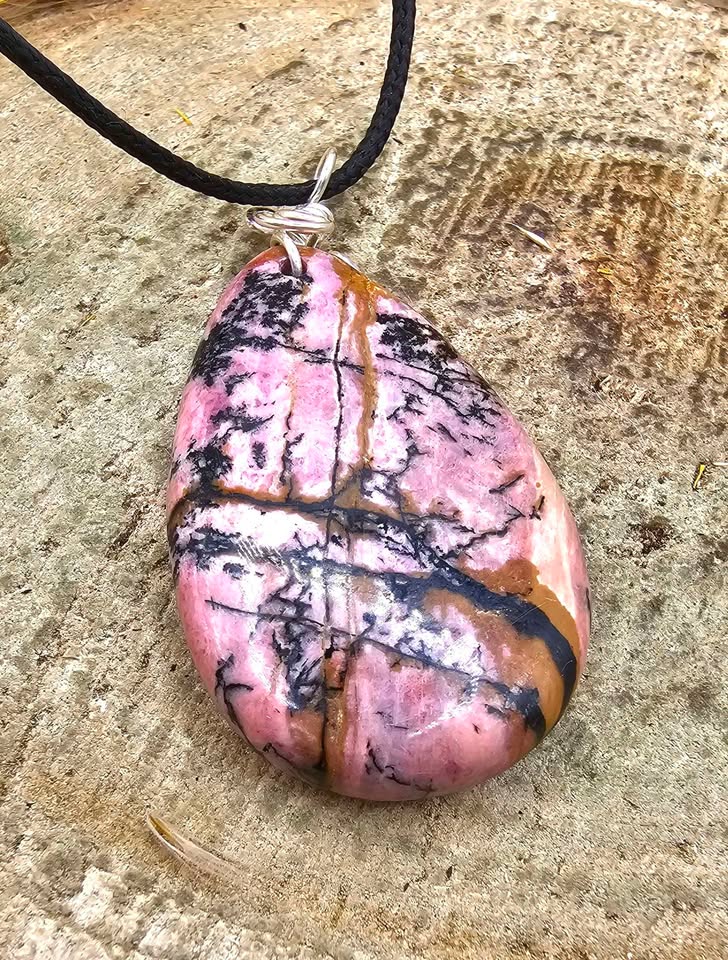 Nature Pink Rhodonite Oval Stone Pendant Necklace