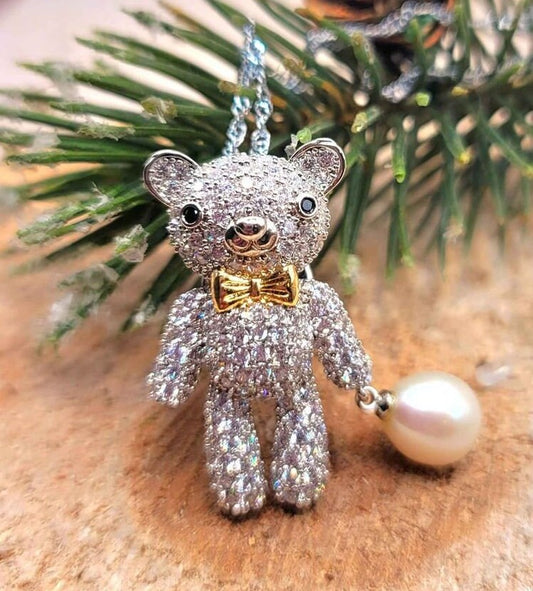Adorable Sparking Bear Carrying A Teardrop Pink Pearl Pendant Necklace