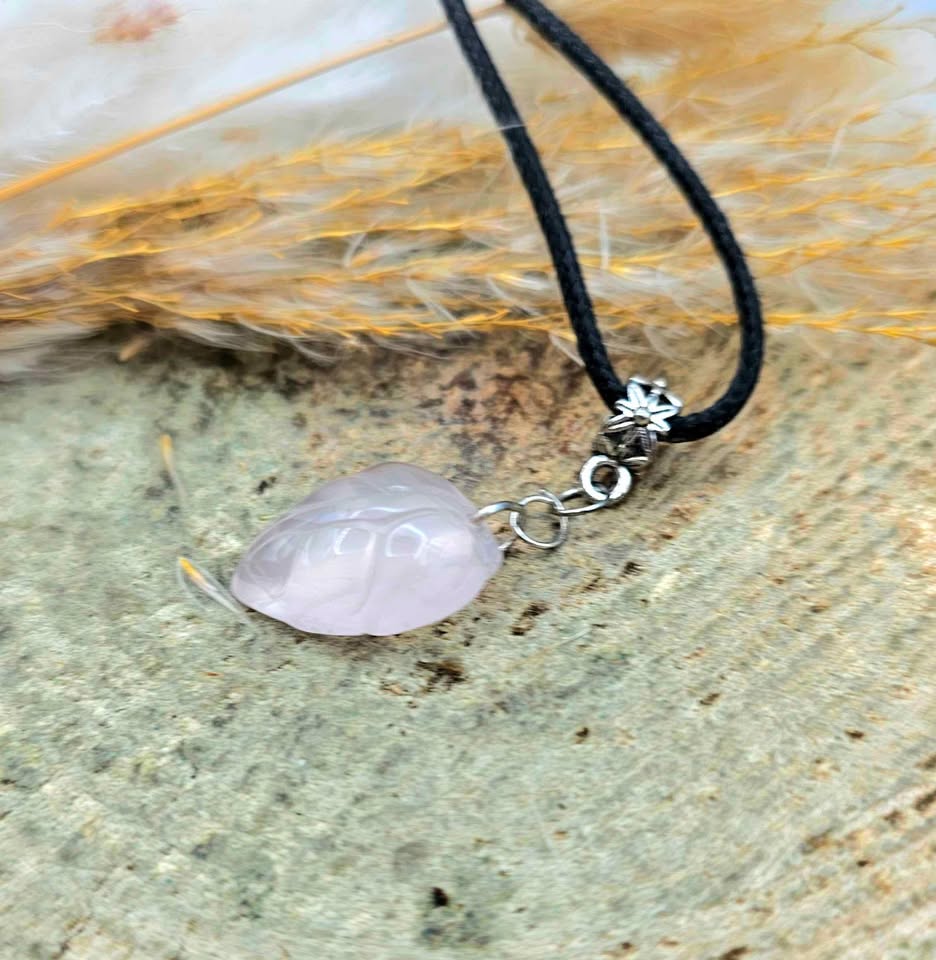 Nature Rose Quartz Artistic Leaf Pendant Necklace