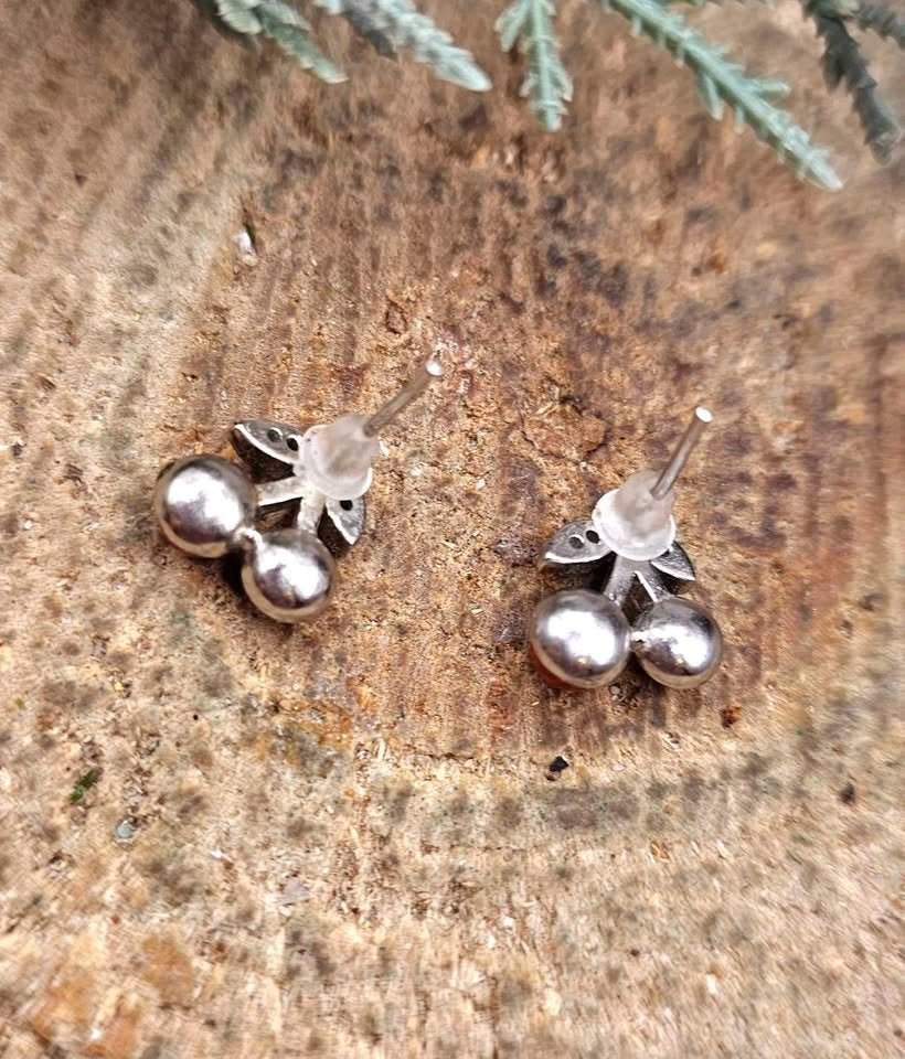 Cherry Ear Stud – Natural South Red Agate