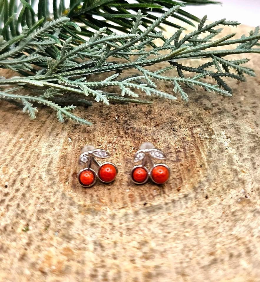 Cherry Ear Stud – Natural South Red Agate