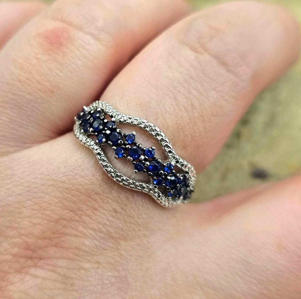 Beautiful Blue Sapphire Floral Pattern S925 Ring ( Size 9)