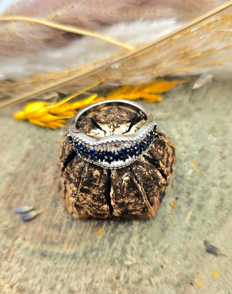 Beautiful Blue Sapphire Floral Pattern S925 Ring ( Size 9)