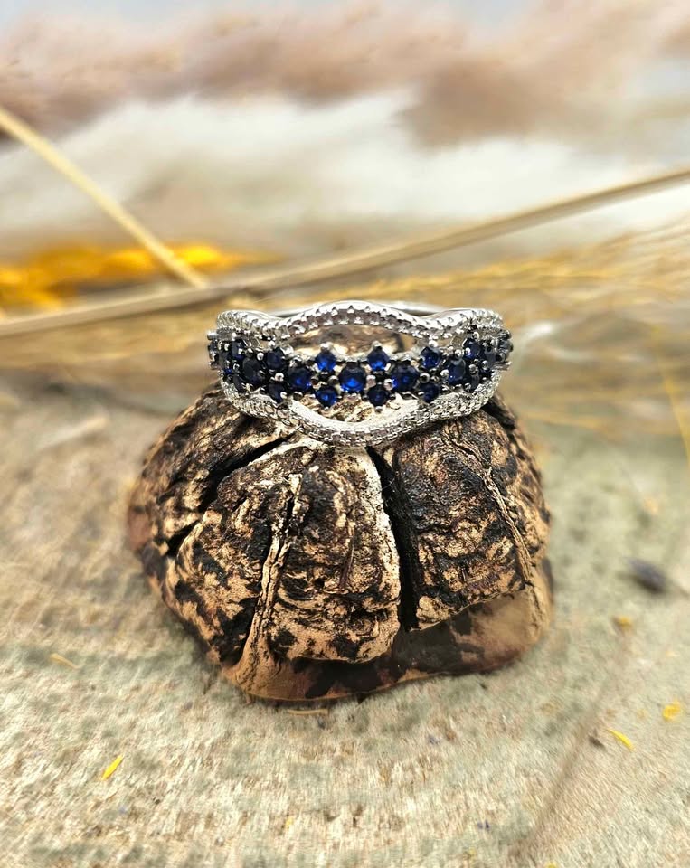 Beautiful Blue Sapphire Floral Pattern S925 Ring ( Size 9)