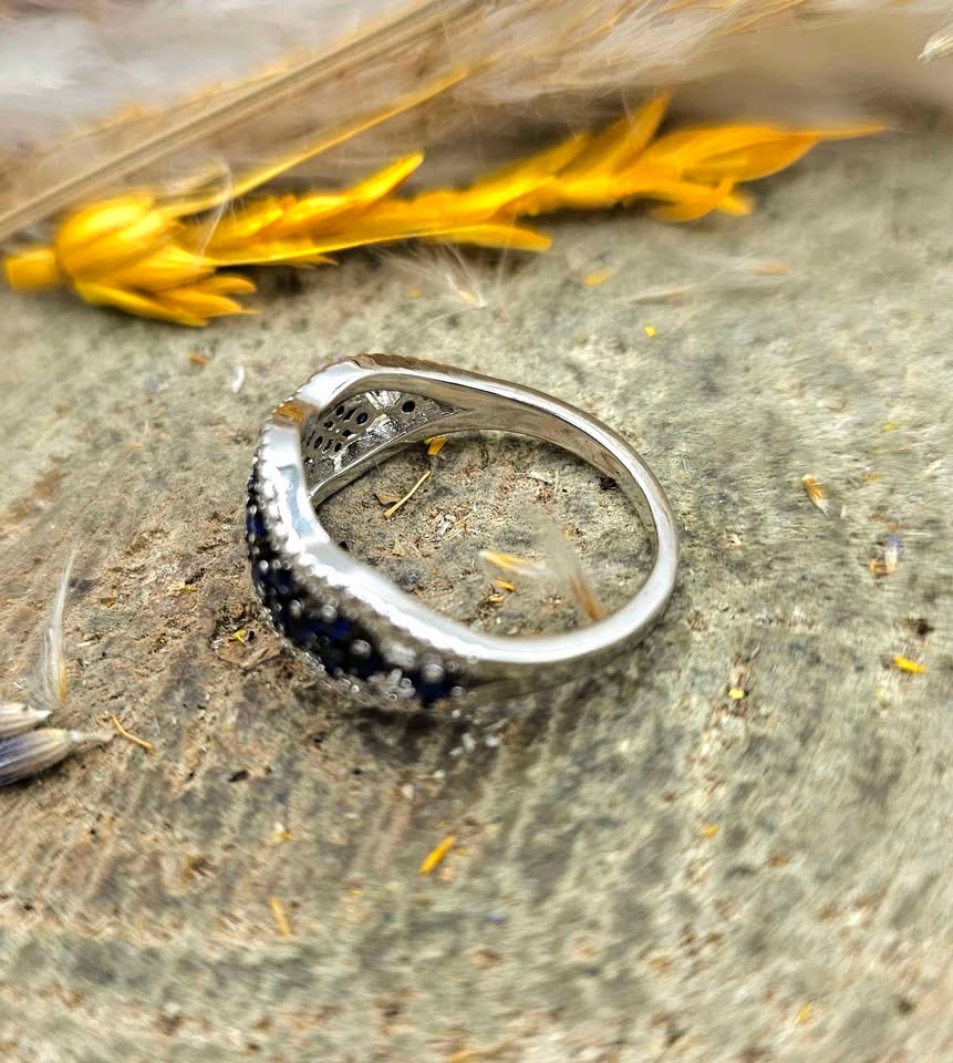 Beautiful Blue Sapphire Floral Pattern S925 Ring ( Size 9)