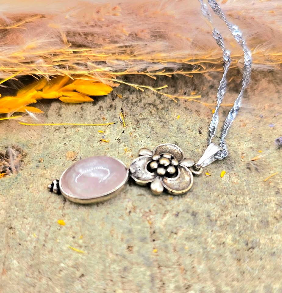 Nature Rose Quartz Silver Flower Pendant Necklace