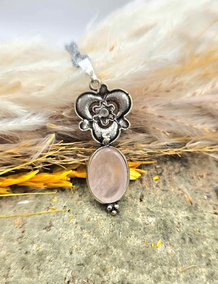 Nature Rose Quartz Silver Flower Pendant Necklace