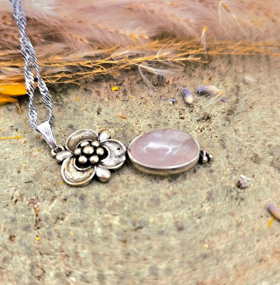 Nature Rose Quartz Silver Flower Pendant Necklace