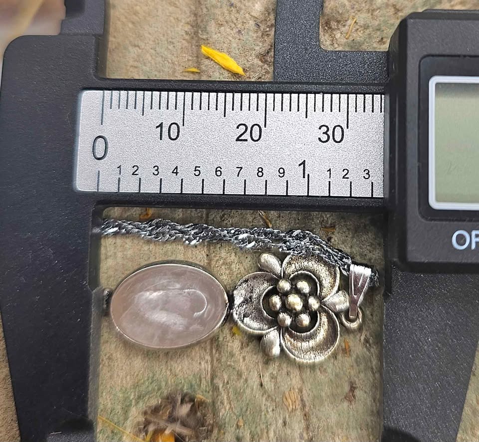 Nature Rose Quartz Silver Flower Pendant Necklace