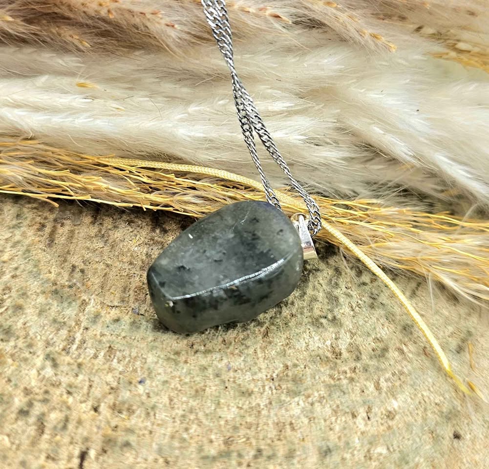 Nature Labradorite Flashy Skull Pendant Necklace
