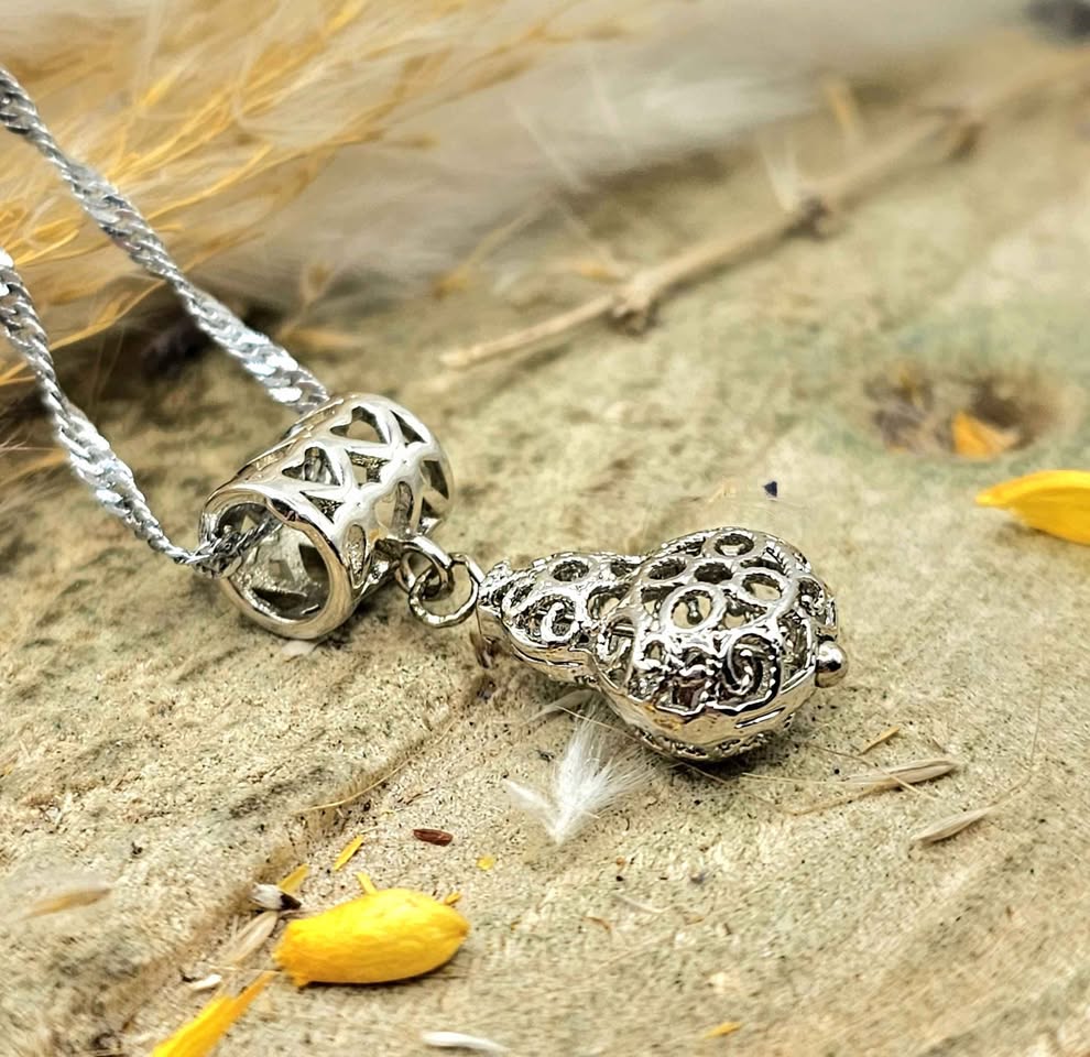 Nature Tourmaline Artistic Gourd Pendant Necklace
