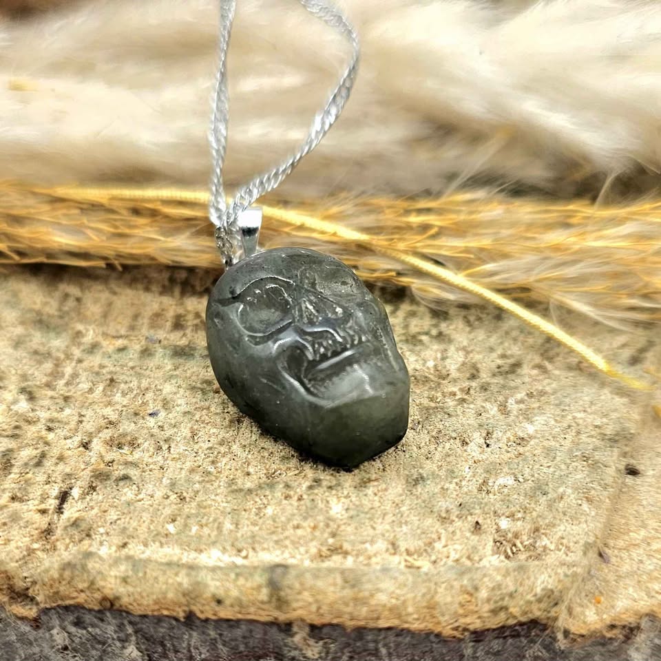 Nature Labradorite Flashy Skull Pendant Necklace
