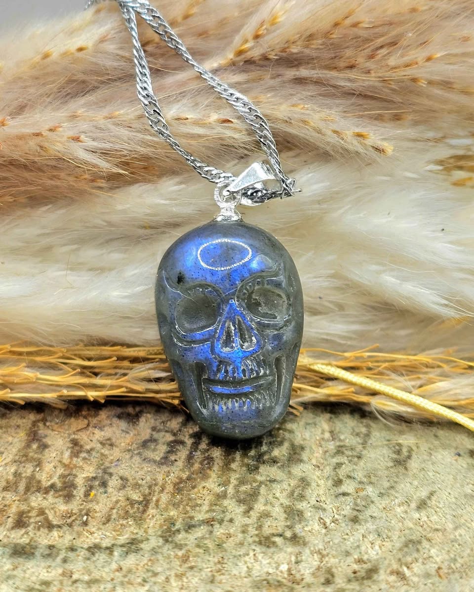 Nature Labradorite Flashy Skull Pendant Necklace