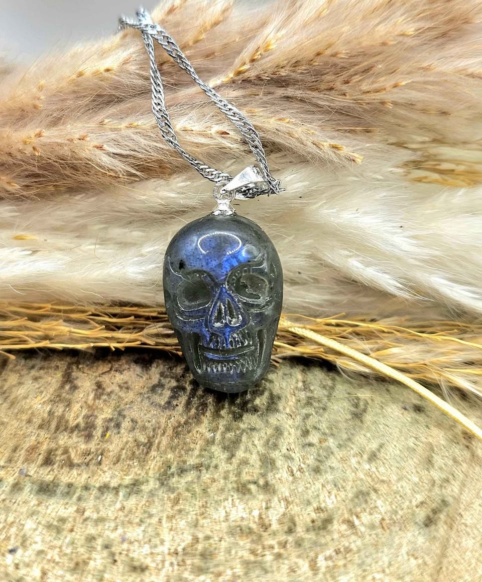 Nature Labradorite Flashy Skull Pendant Necklace
