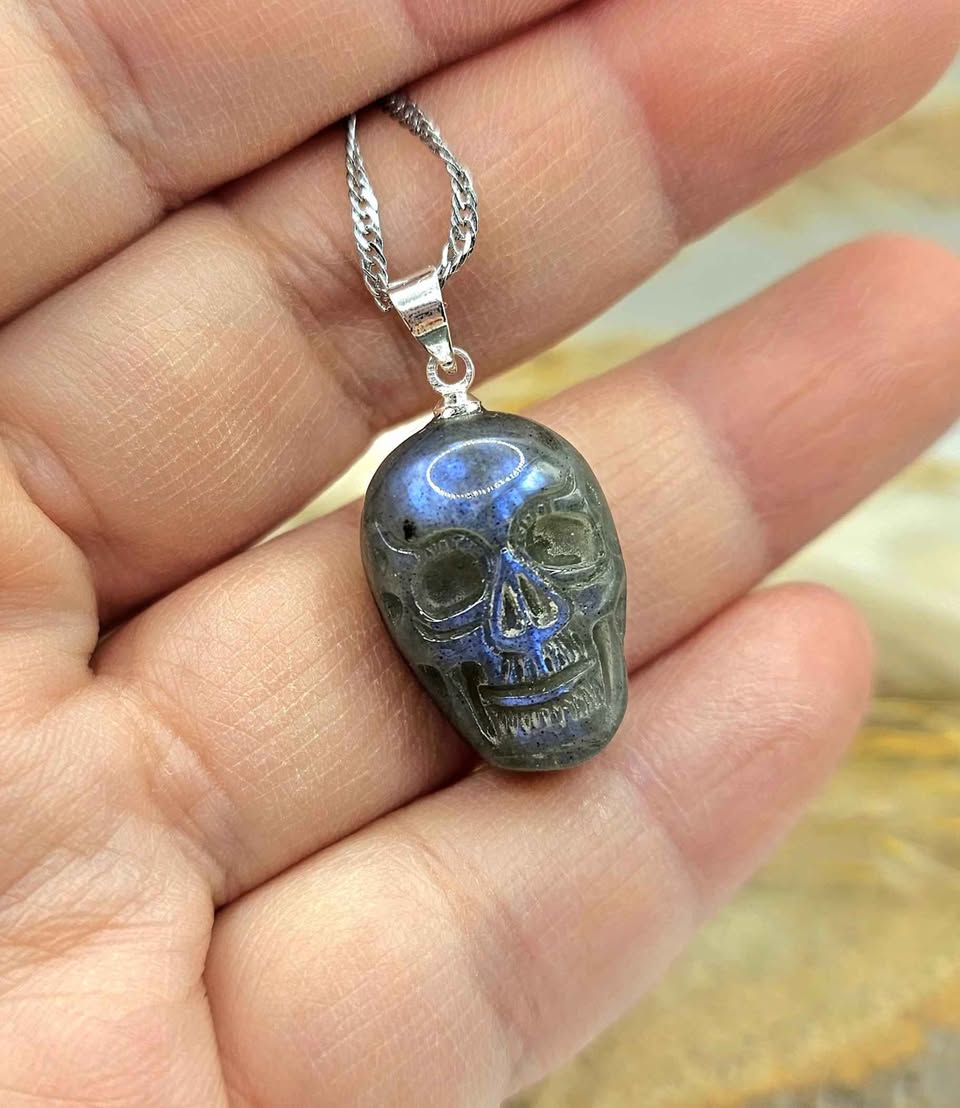 Nature Labradorite Flashy Skull Pendant Necklace