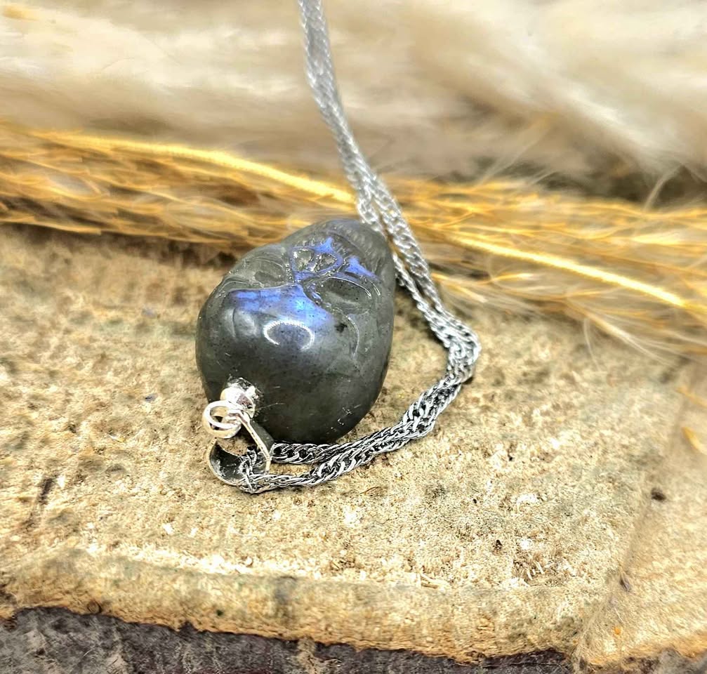 Nature Labradorite Flashy Skull Pendant Necklace