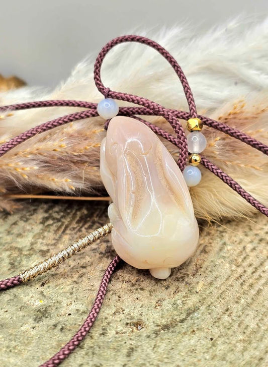 Nature Tridacna Conch (chequ) Hand Carved Rabbit Pendant Necklace