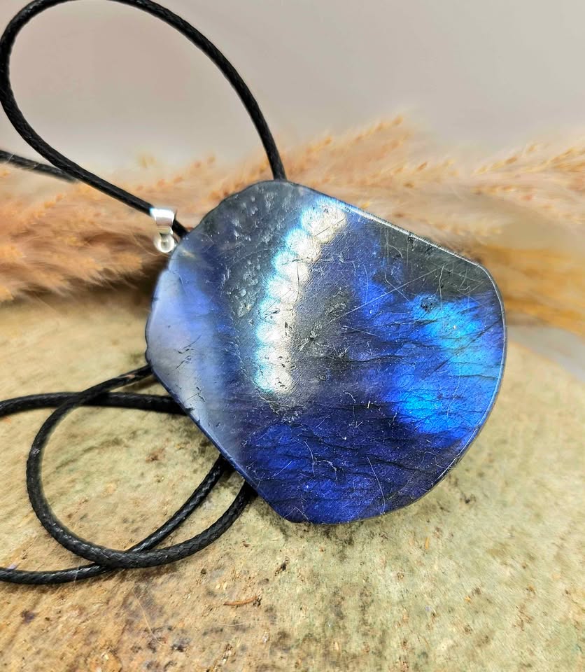 Nature Labradorite Foo Dog Big Pendant Necklace