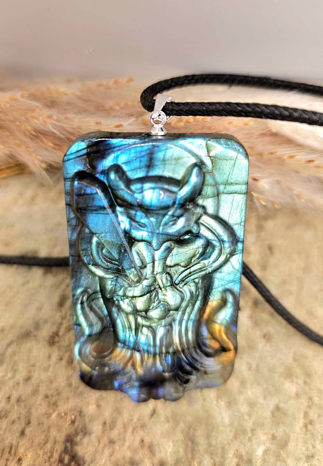 Nature Labradorite Fox Warrior Pendant Necklace