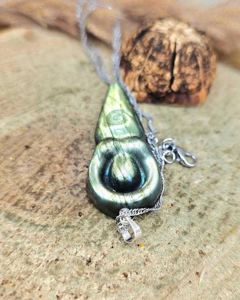 Nature Labradorite Carved Spiral Goddess Pendant Necklace