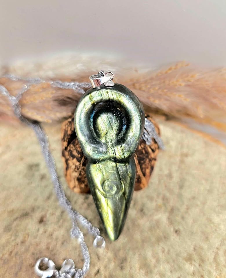 Nature Labradorite Carved Spiral Goddess Pendant Necklace