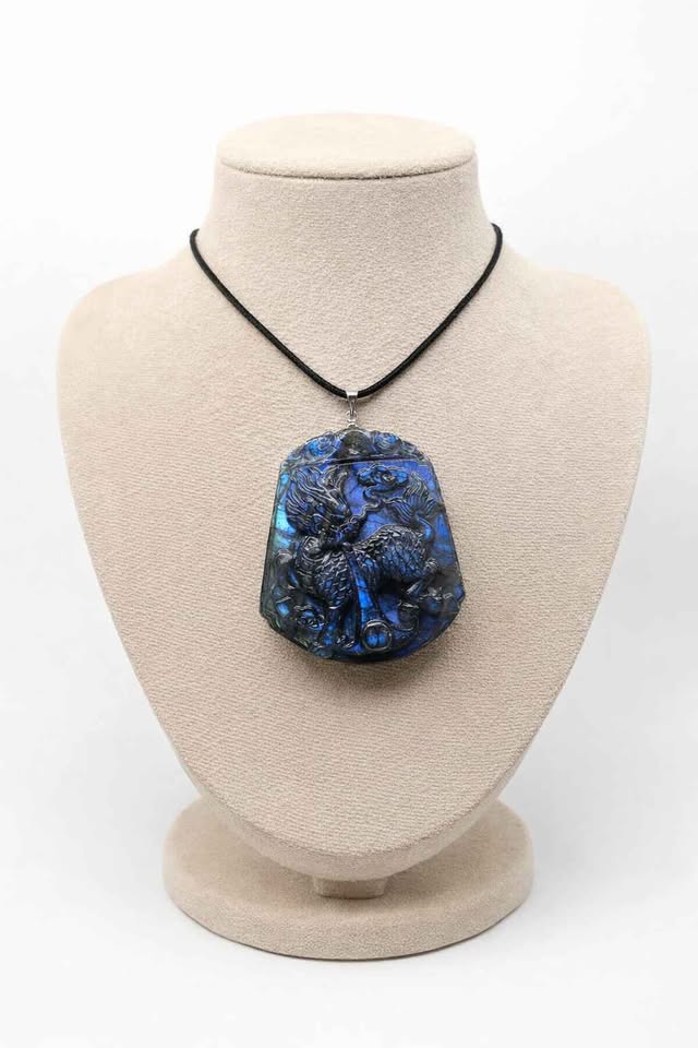 Nature Labradorite Foo Dog Big Pendant Necklace