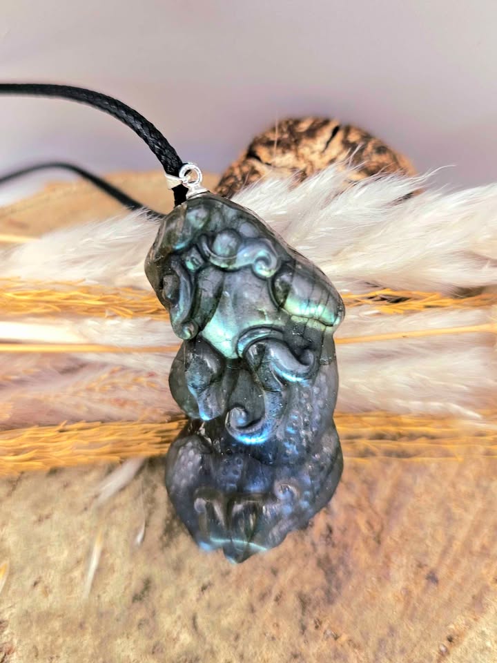 Nature Labradorite Carved Pixiu Pendant Necklace