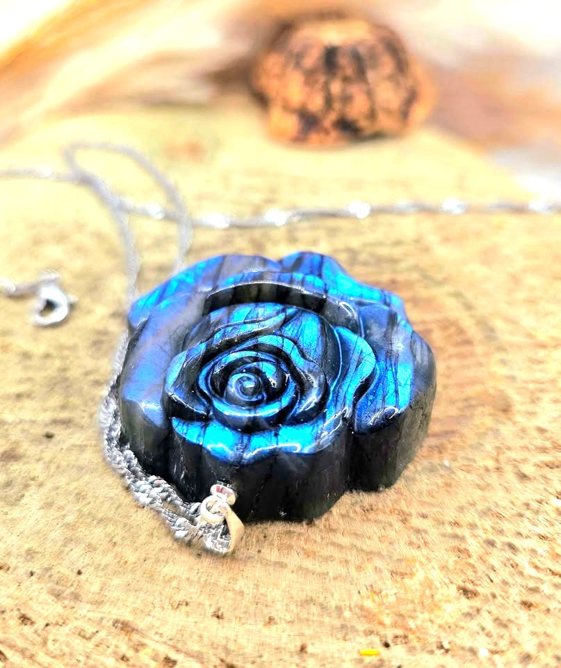Nature Labradorite Carved Flashy Rose Pendant Necklace