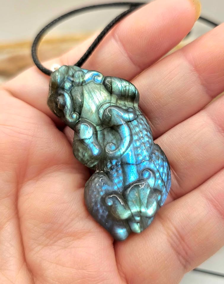 Nature Labradorite Carved Pixiu Pendant Necklace