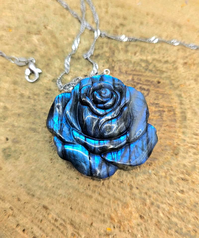 Nature Labradorite Carved Flashy Rose Pendant Necklace