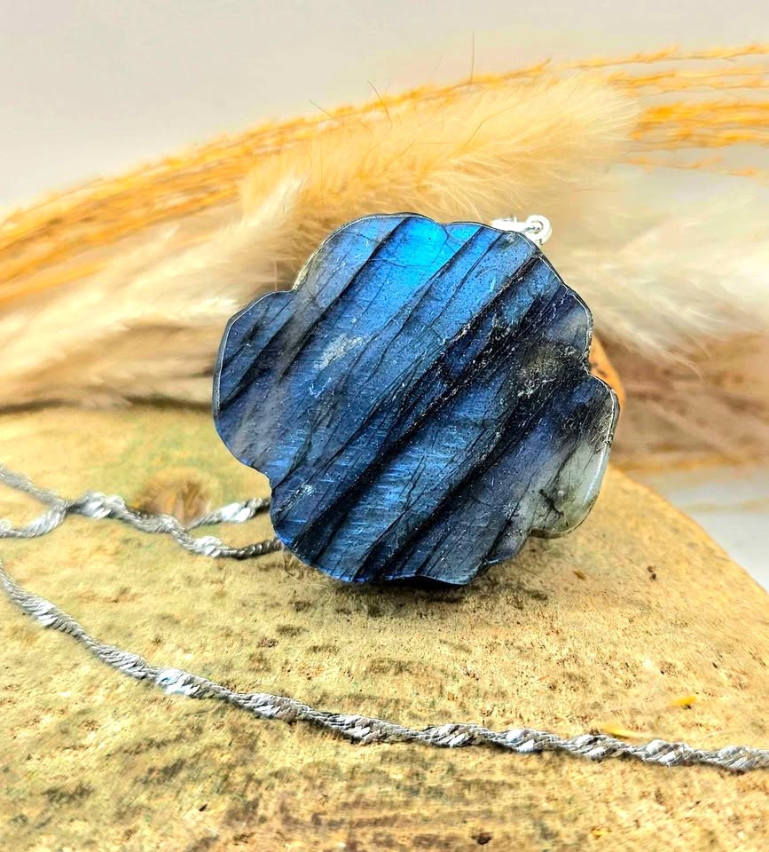 Nature Labradorite Carved Flashy Rose Pendant Necklace