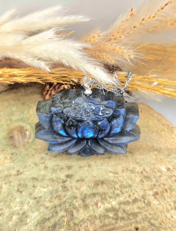 Nature Labradorite Carved Flashy Lotus Flower Pendant Necklace