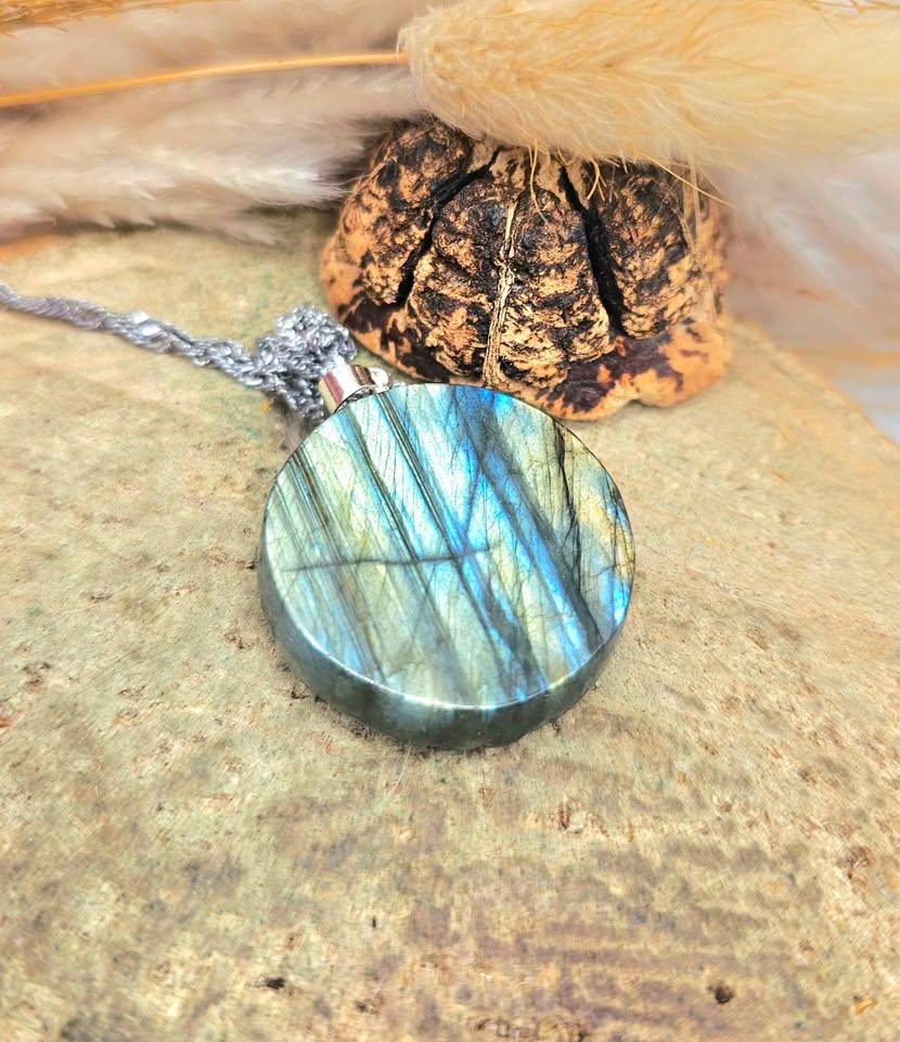 Nature Labradorite Unicorn And Flowers Pendant Necklace