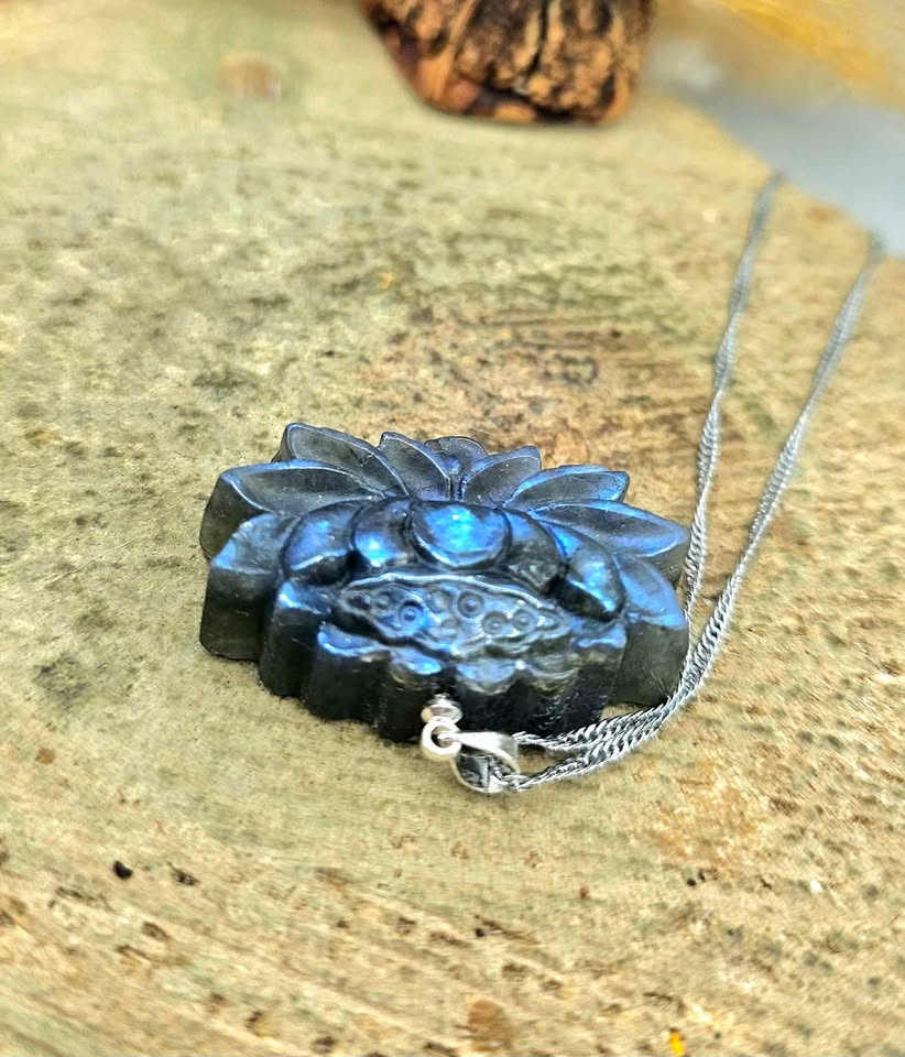 Nature Labradorite Carved Flashy Lotus Flower Pendant Necklace