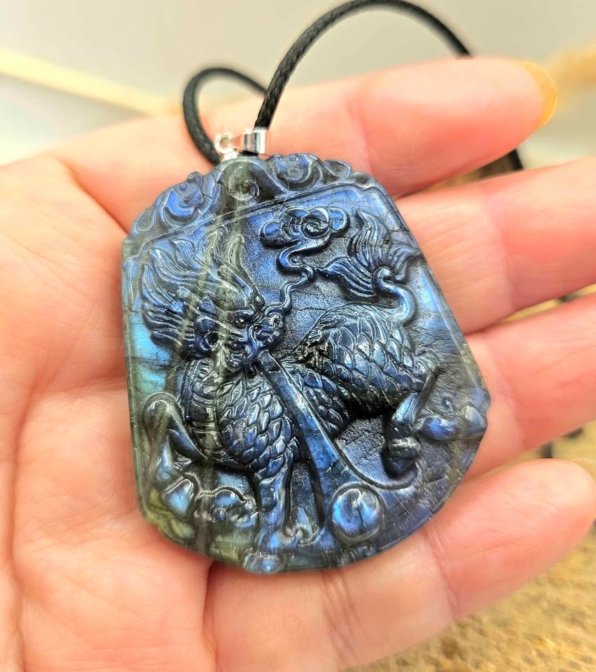 Nature Labradorite Foo Dog Big Pendant Necklace