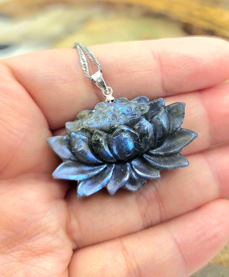 Nature Labradorite Carved Flashy Lotus Flower Pendant Necklace
