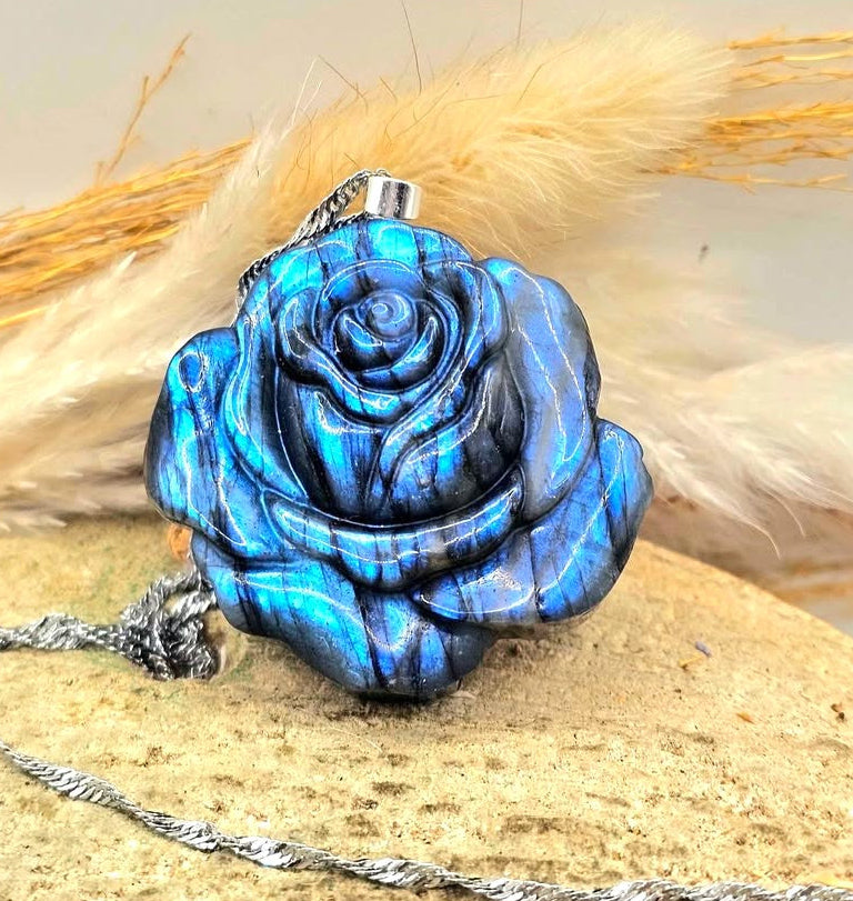 Nature Labradorite Carved Flashy Rose Pendant Necklace