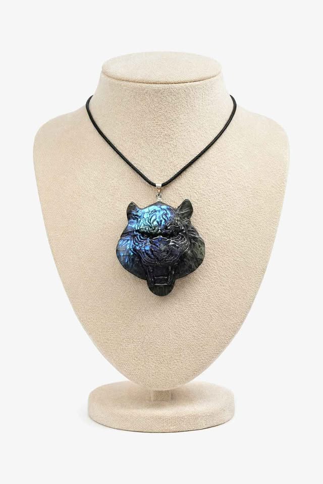 Nature Labradorite Carved Tiger Head Pendant Necklace
