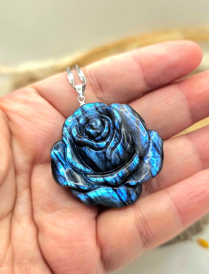 Nature Labradorite Carved Flashy Rose Pendant Necklace