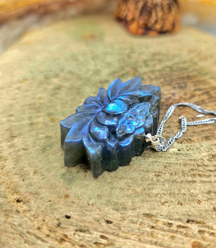 Nature Labradorite Carved Flashy Lotus Flower Pendant Necklace