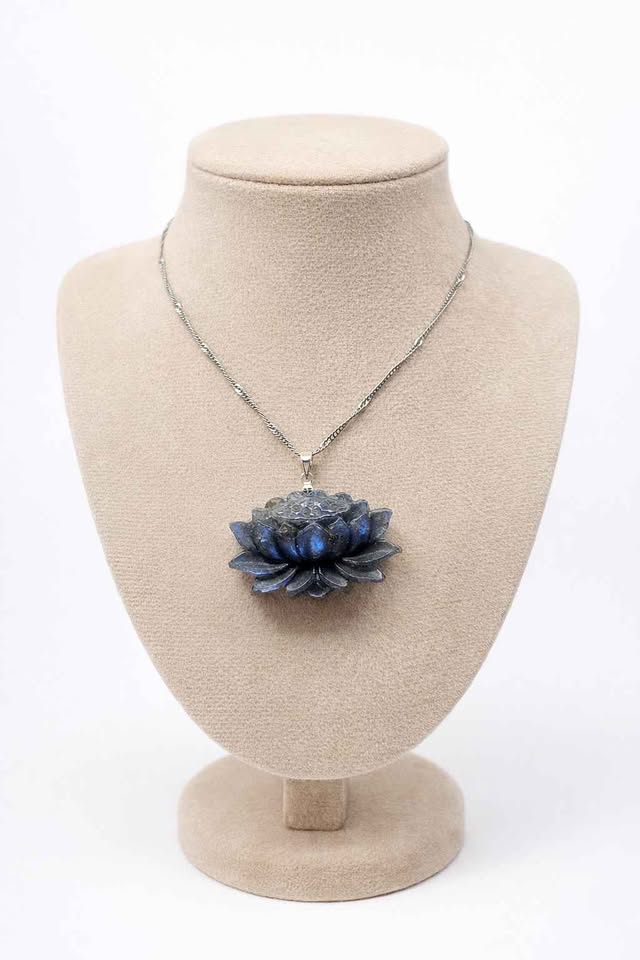 Nature Labradorite Carved Flashy Lotus Flower Pendant Necklace