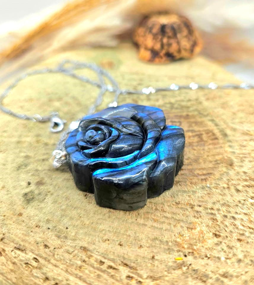 Nature Labradorite Carved Flashy Rose Pendant Necklace