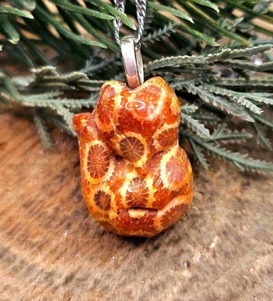 Natural Orange Chrysanthemum Coral Big Head Fox Pendant Necklace