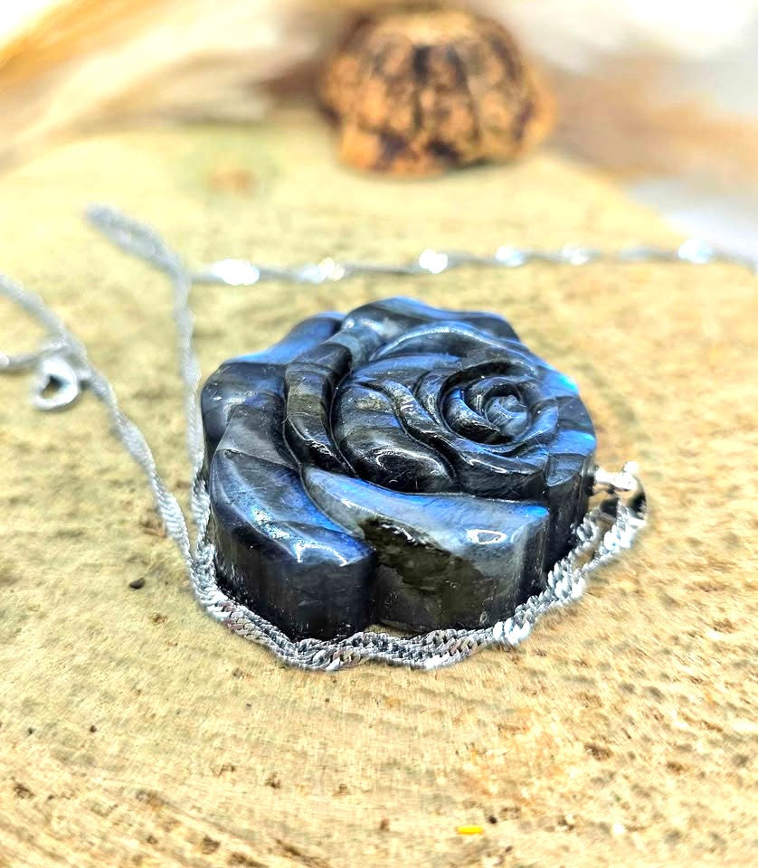 Nature Labradorite Carved Flashy Rose Pendant Necklace