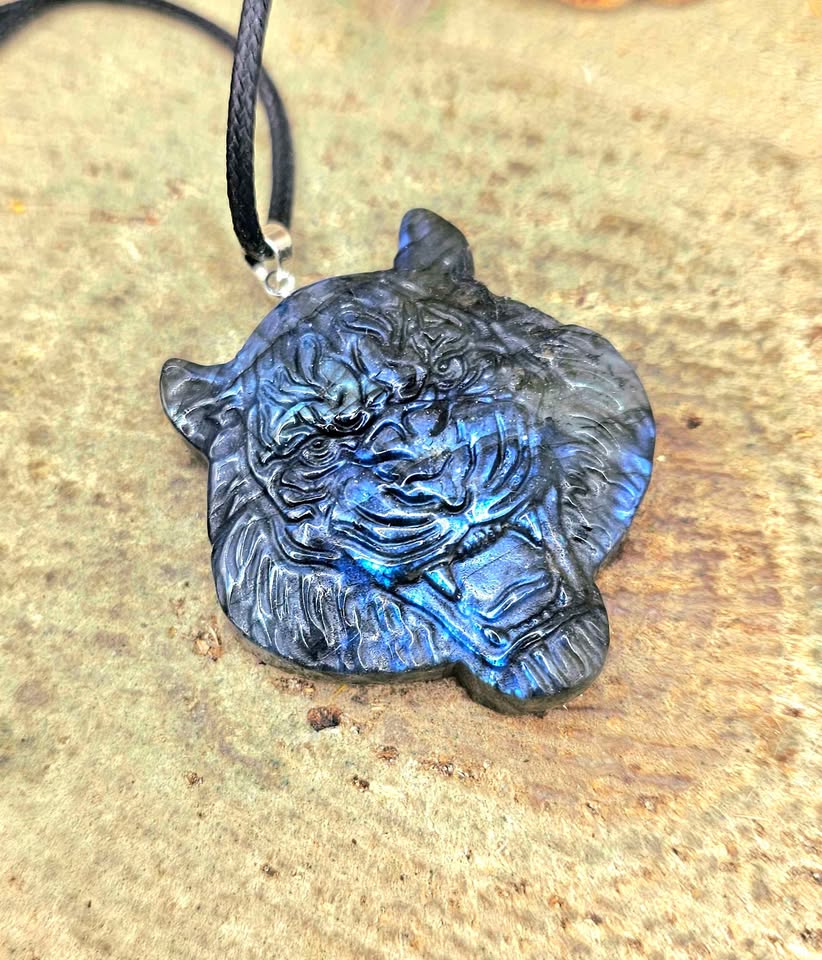 Nature Labradorite Carved Tiger Head Pendant Necklace