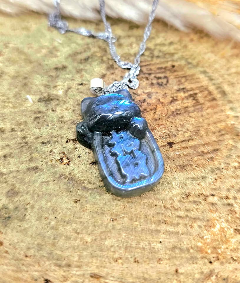 Nature Labradorite Lucky Fortunate Cat Pendant Necklace
