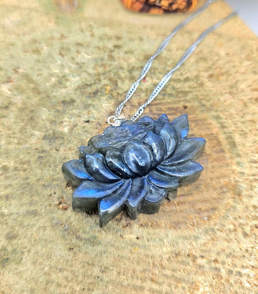 Nature Labradorite Carved Flashy Lotus Flower Pendant Necklace