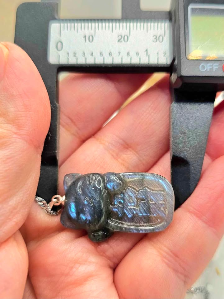 Nature Labradorite Lucky Fortunate Cat Pendant Necklace